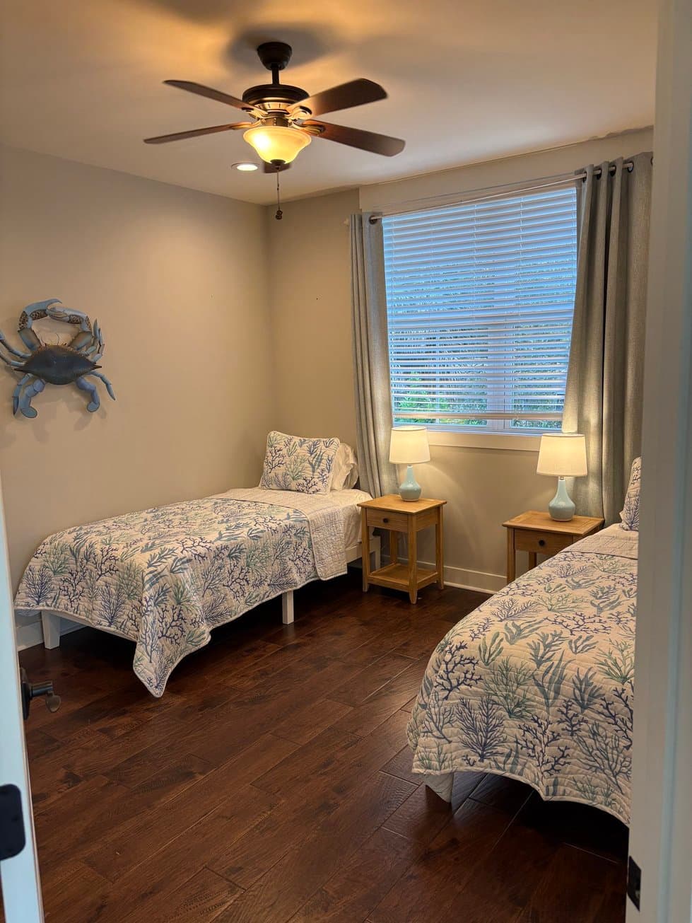 Salty Dog β bright room with windows