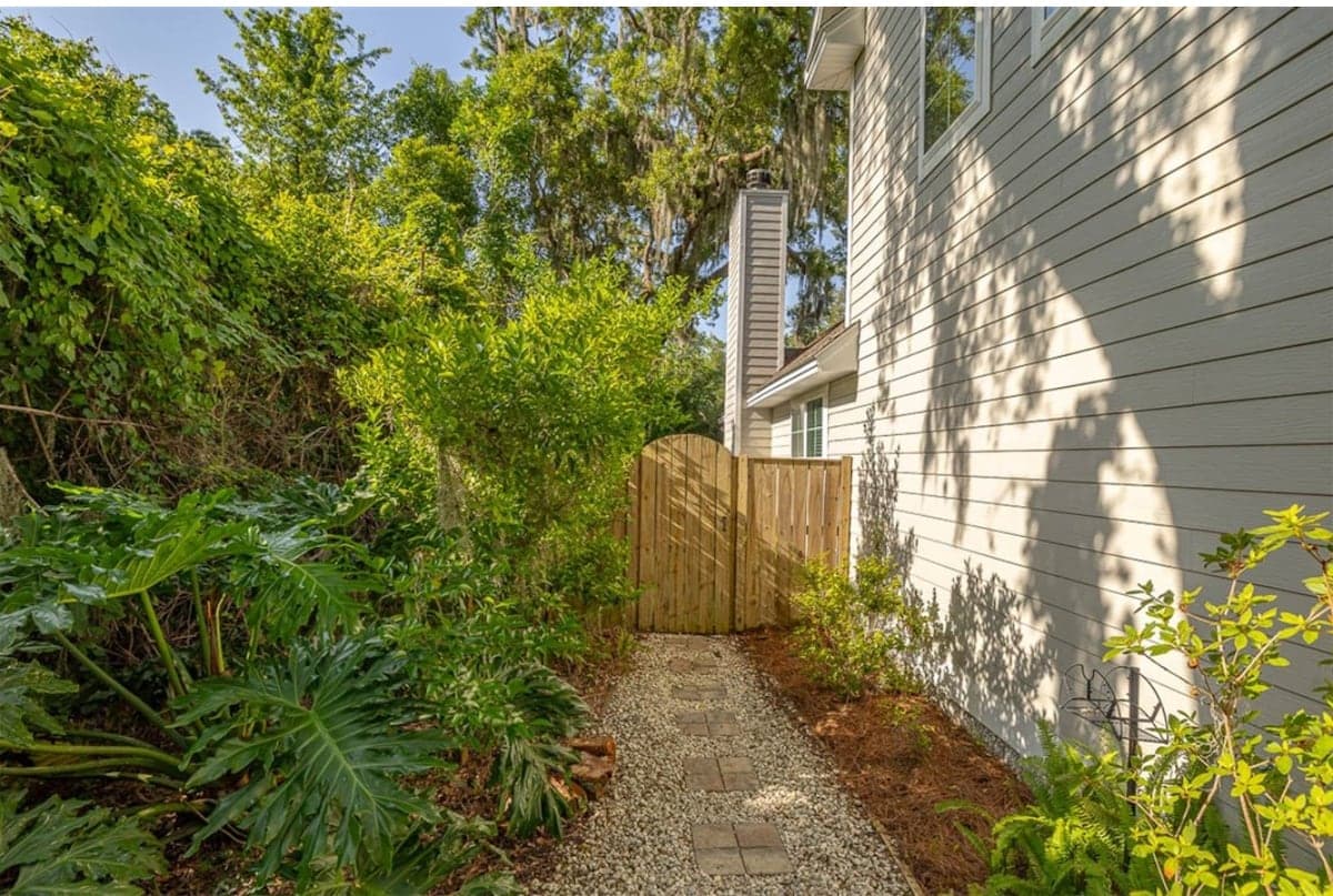 Salty Dog β yard, deck, or outdoor detail