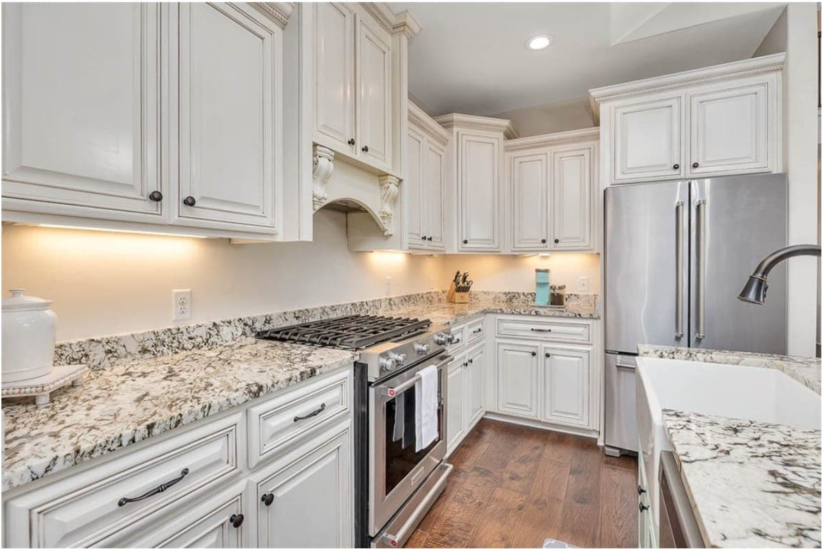 Salty Dog β kitchen counters and appliances
